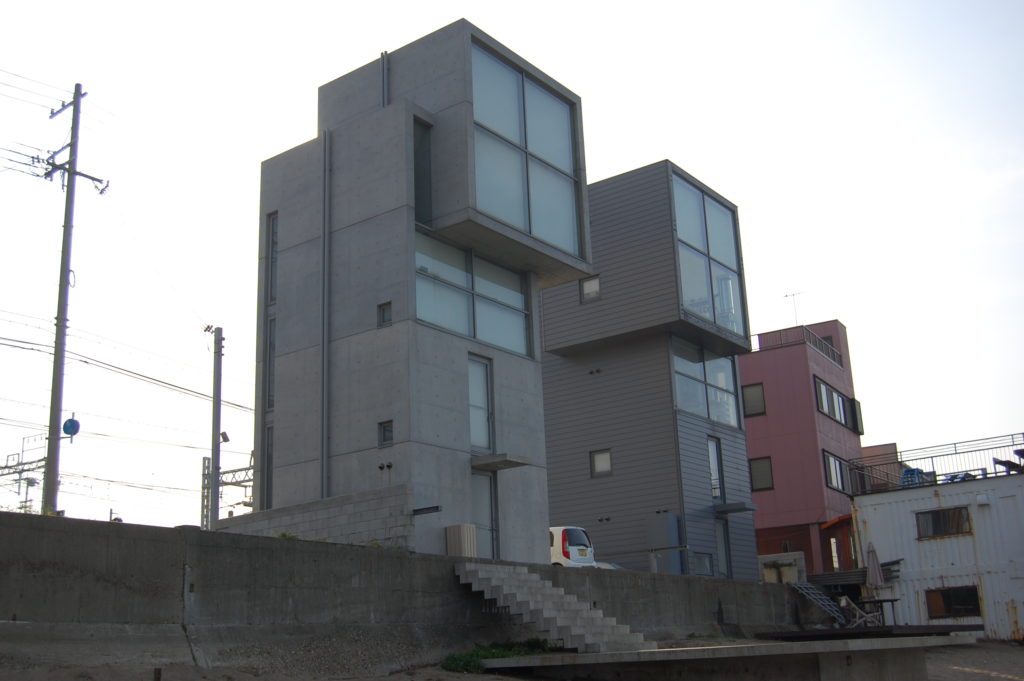 4 x 4 HOUSE